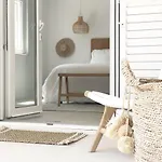 Luxury Family Front - Sunday House Willa Slatine