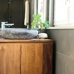 Luxury Family Front - Sunday House Willa Slatine