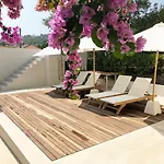 Luxury Family Front - Sunday House Willa