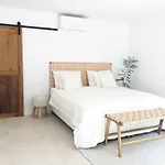 Willa Luxury Family Front - Sunday House *