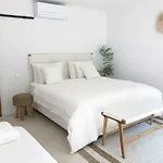 Willa Luxury Family Front - Sunday House