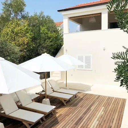Luxury Family Front - Sunday House Slatine