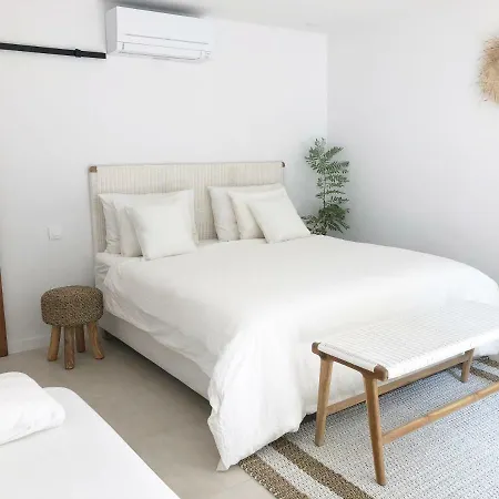 Willa Luxury Family Front - Sunday House