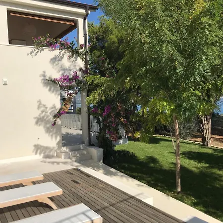 Willa Luxury Family Front - Sunday House