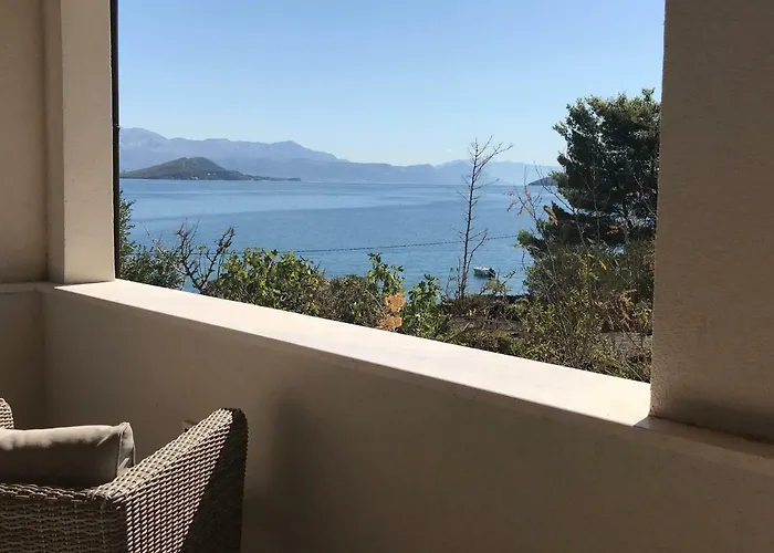 Villa Luxury Family Front - Sunday House Slatine