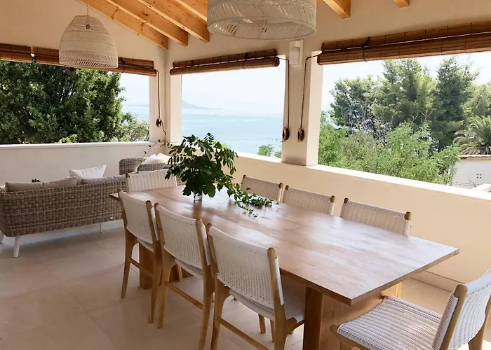 Luxury Family Front - Sunday House