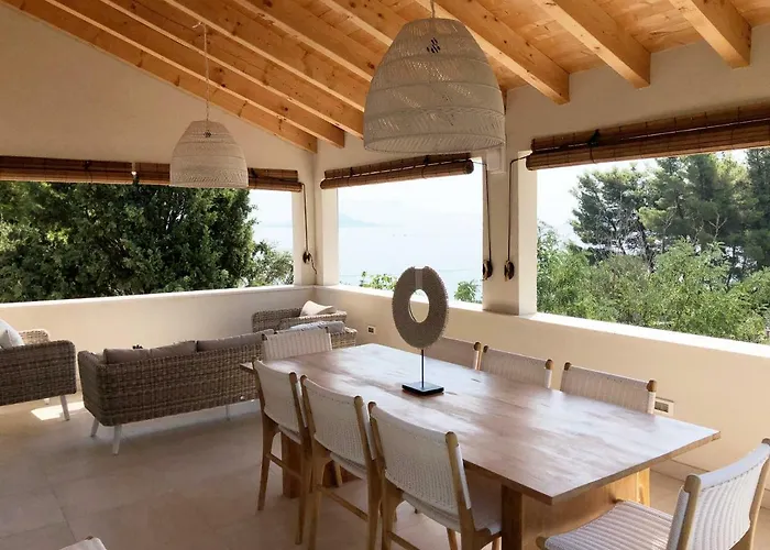 Luxury Family Front - Sunday House