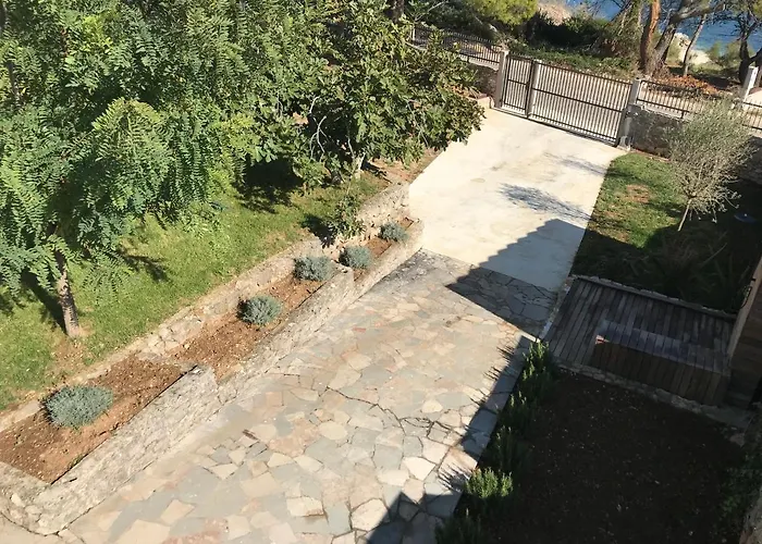 Villa Luxury Family Front - Sunday House Slatine